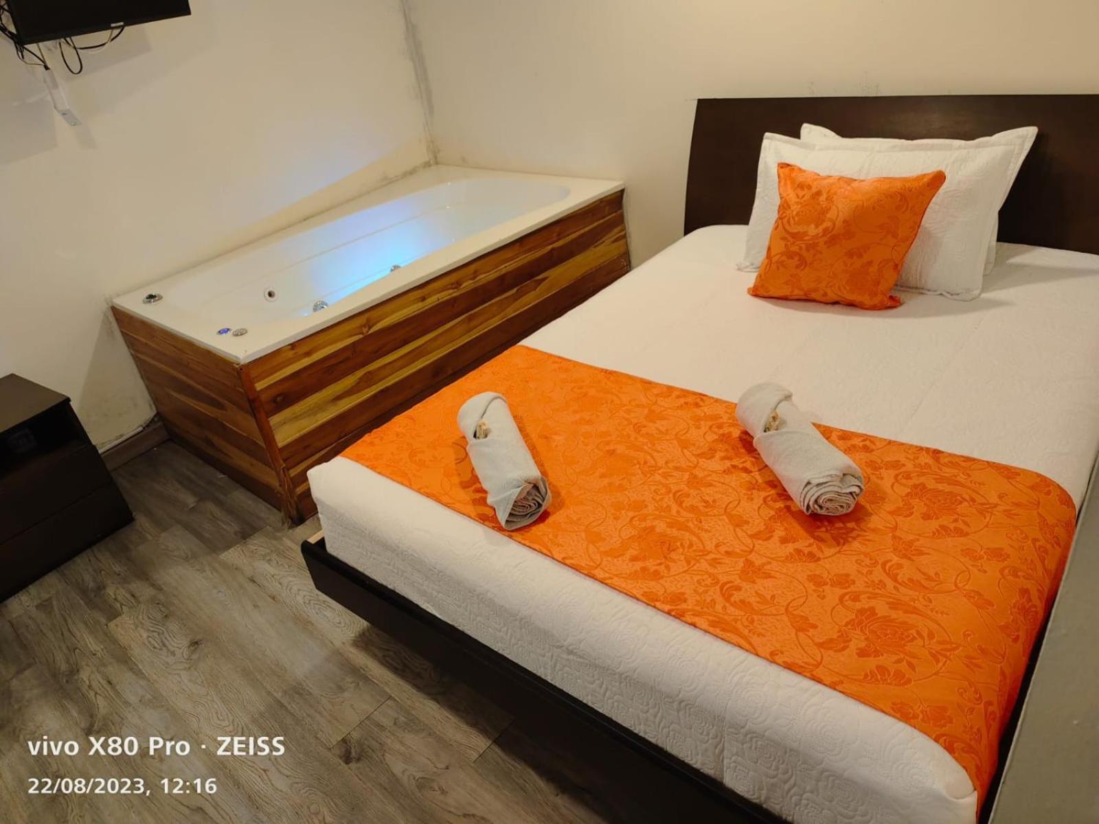 Hotel Kristal Ferial Bogotá Zewnętrze zdjęcie